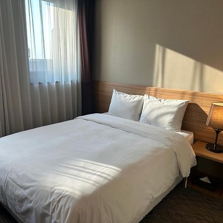 Golden Harbor Hotel Pyeongtaek Bagian luar foto