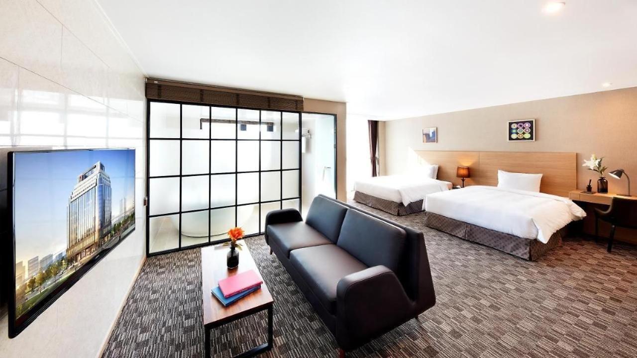 Golden Harbor Hotel Pyeongtaek Bagian luar foto