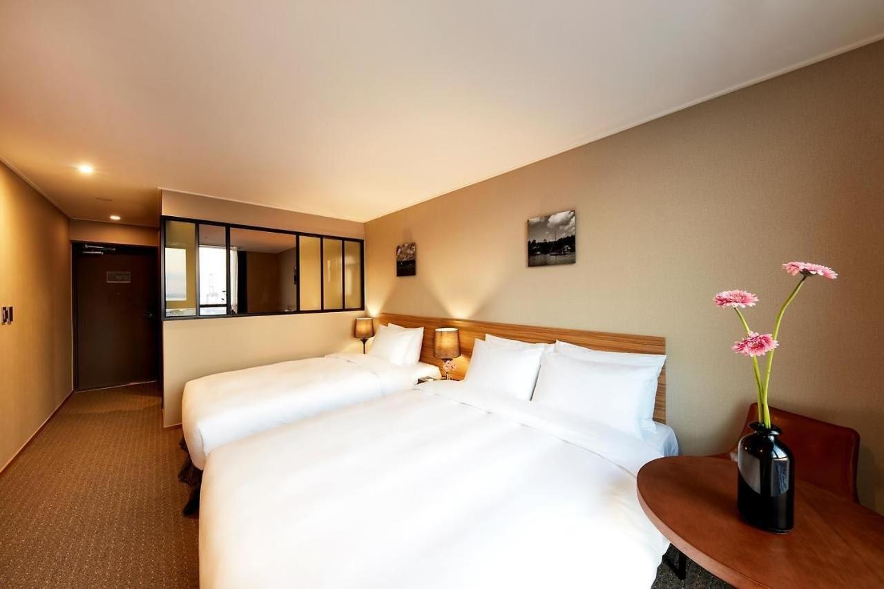 Golden Harbor Hotel Pyeongtaek Bagian luar foto