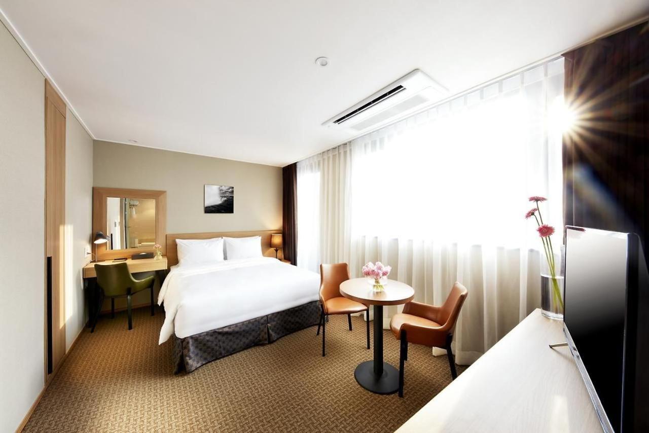 Golden Harbor Hotel Pyeongtaek Bagian luar foto