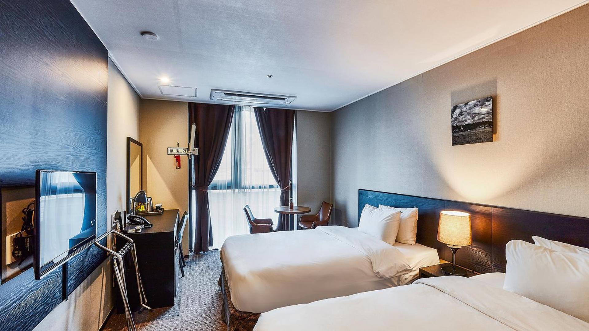 Golden Harbor Hotel Pyeongtaek Bagian luar foto