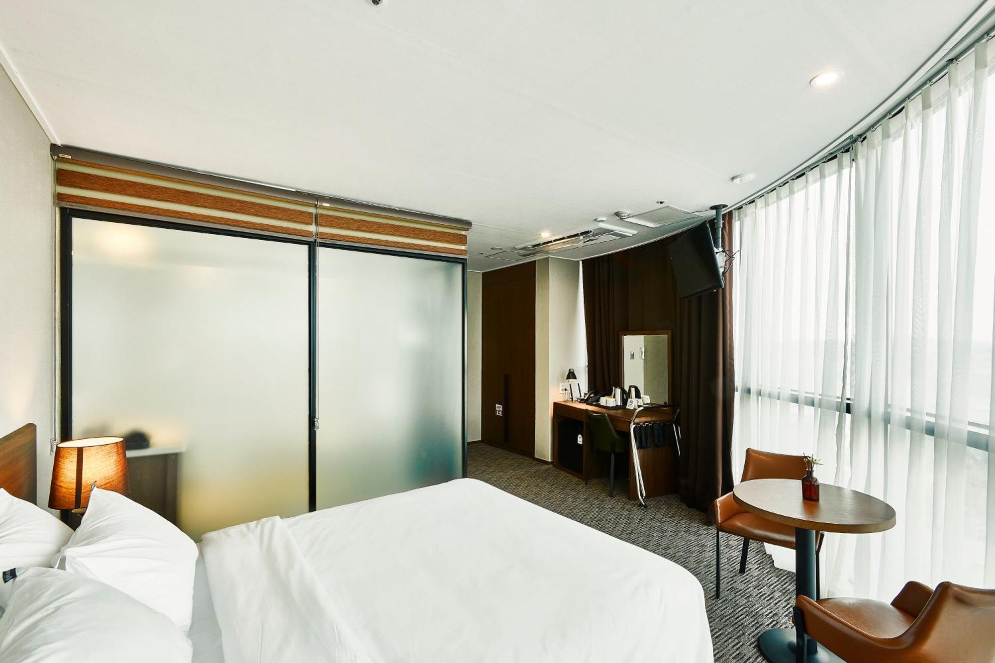 Golden Harbor Hotel Pyeongtaek Bagian luar foto