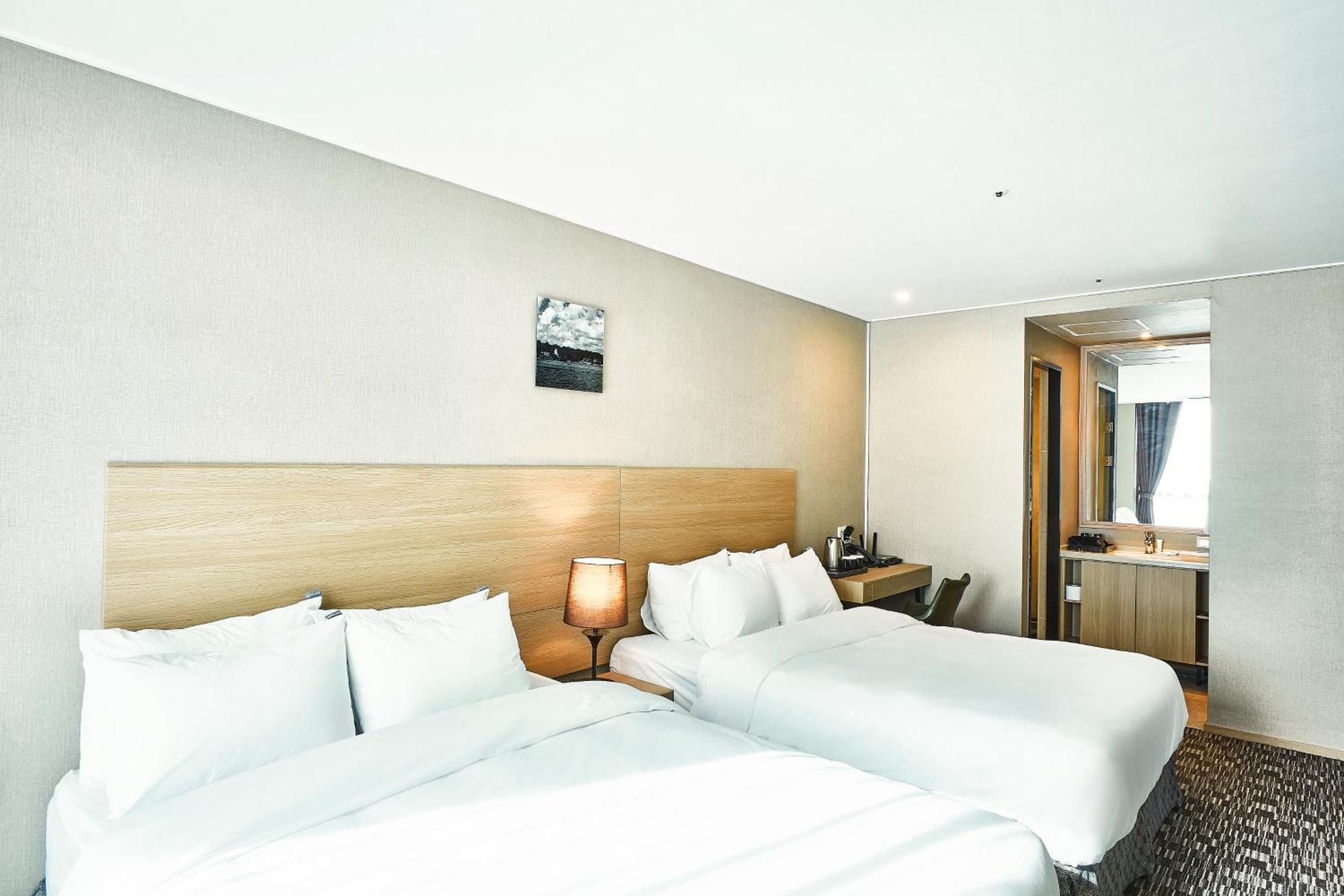 Golden Harbor Hotel Pyeongtaek Bagian luar foto