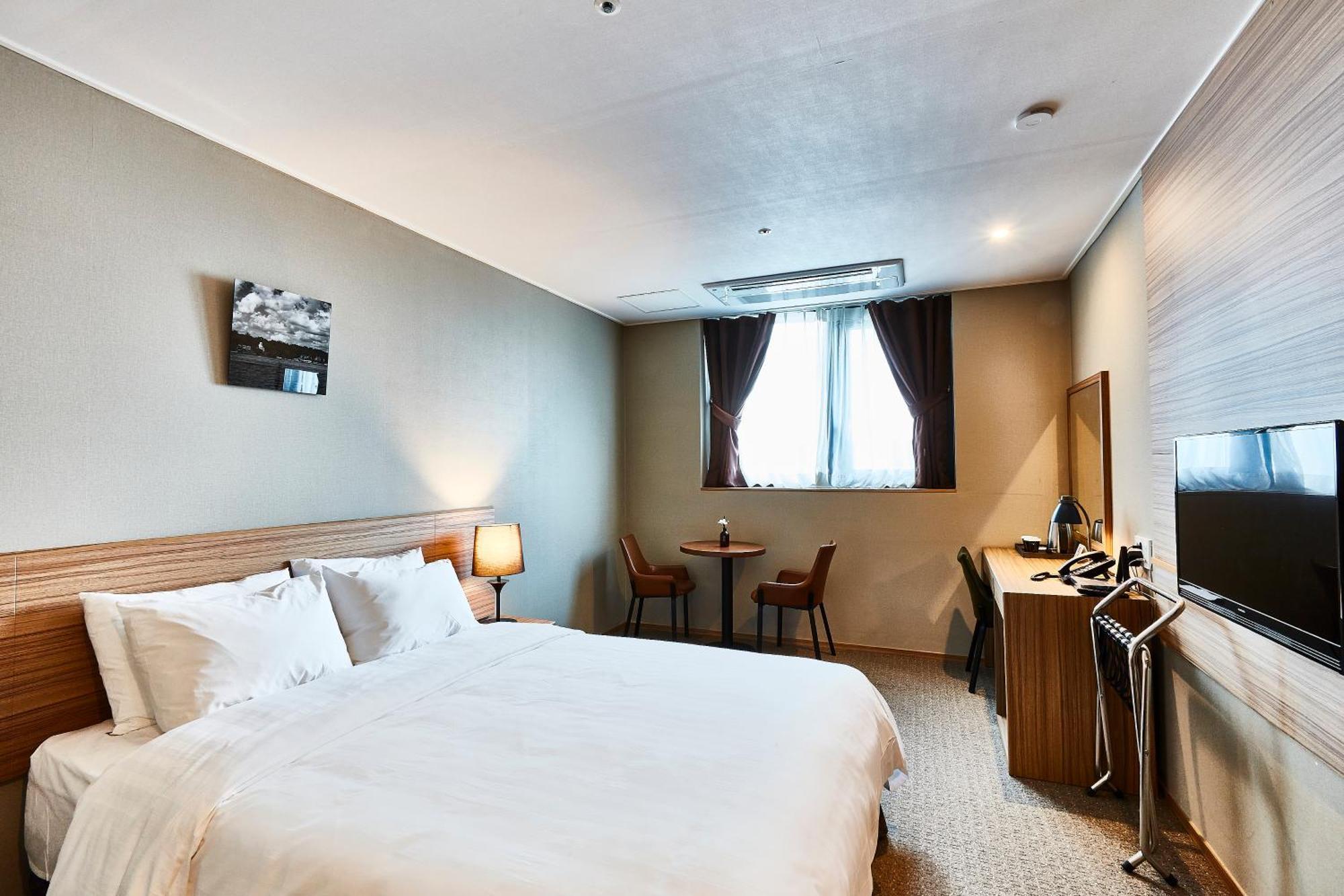 Golden Harbor Hotel Pyeongtaek Bagian luar foto