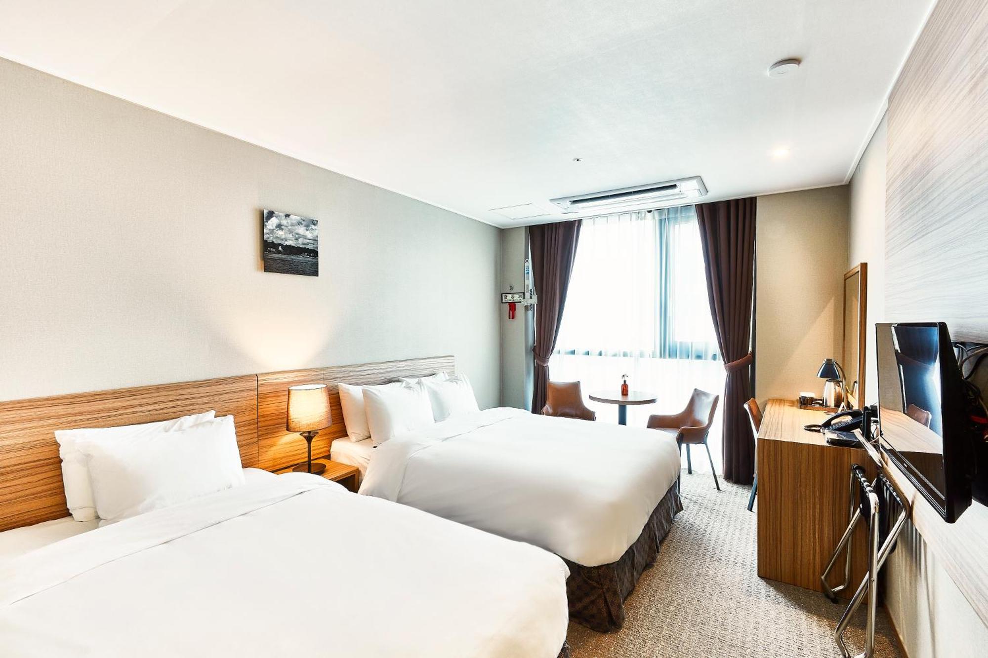 Golden Harbor Hotel Pyeongtaek Bagian luar foto