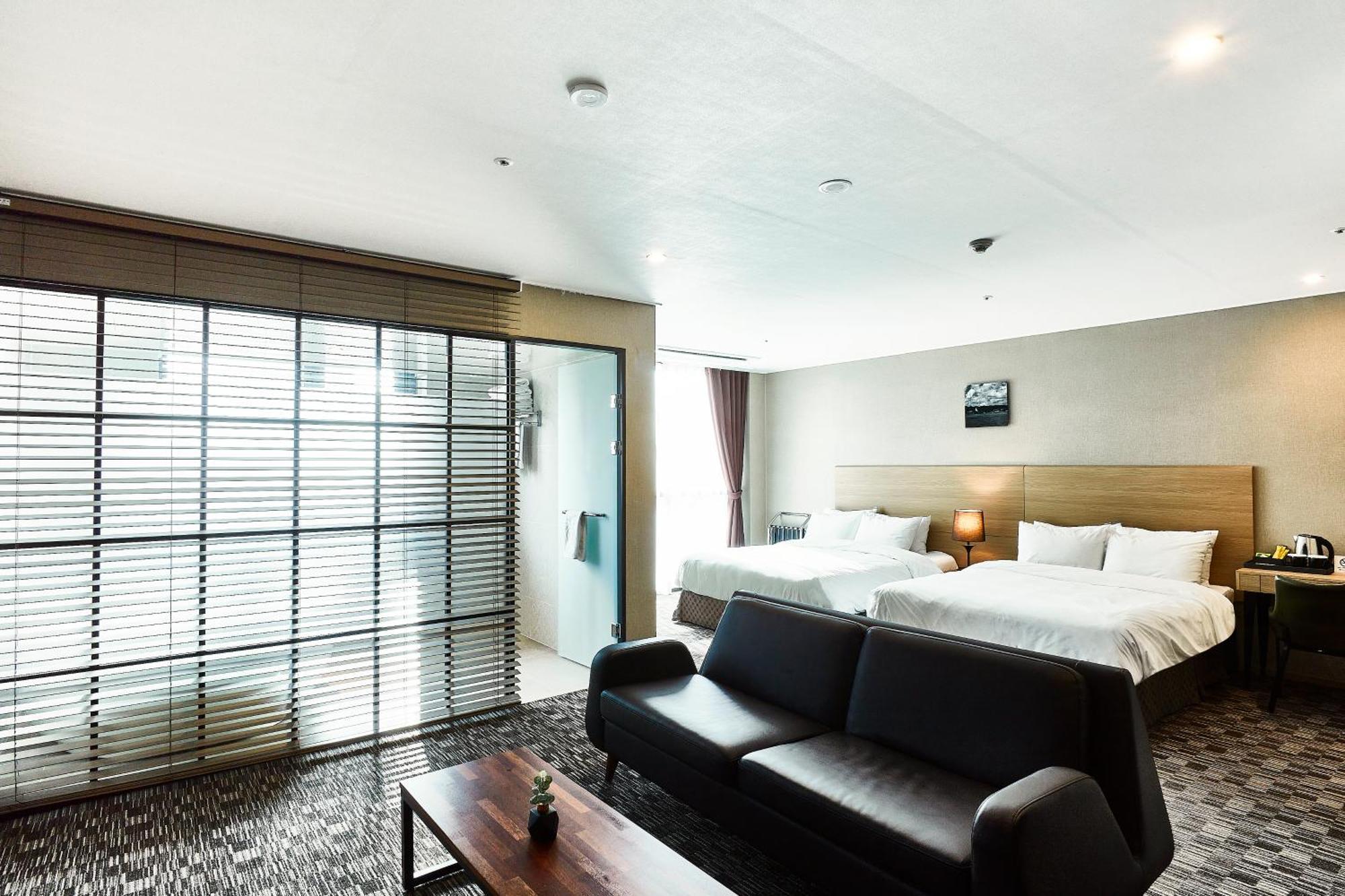 Golden Harbor Hotel Pyeongtaek Bagian luar foto