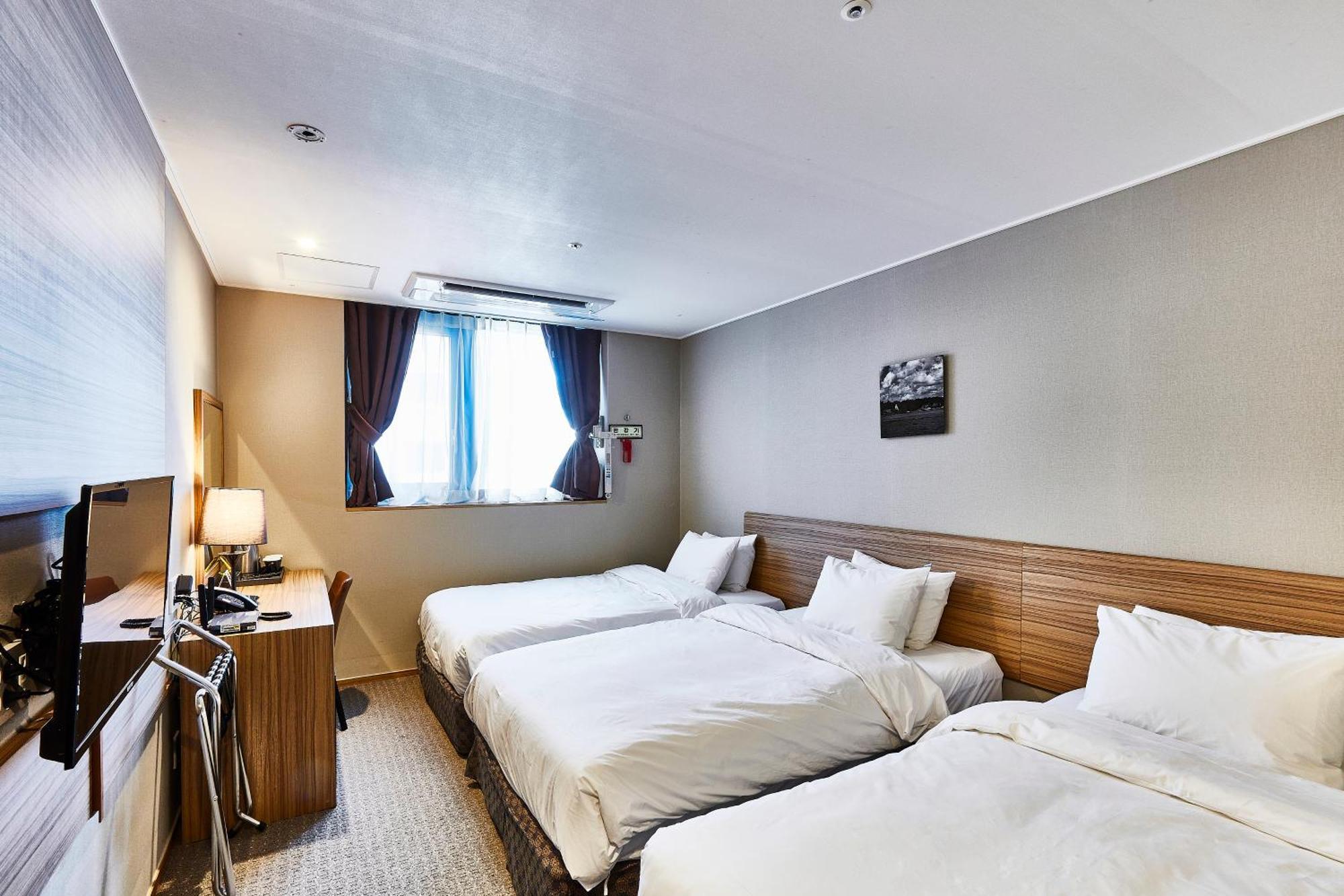 Golden Harbor Hotel Pyeongtaek Bagian luar foto