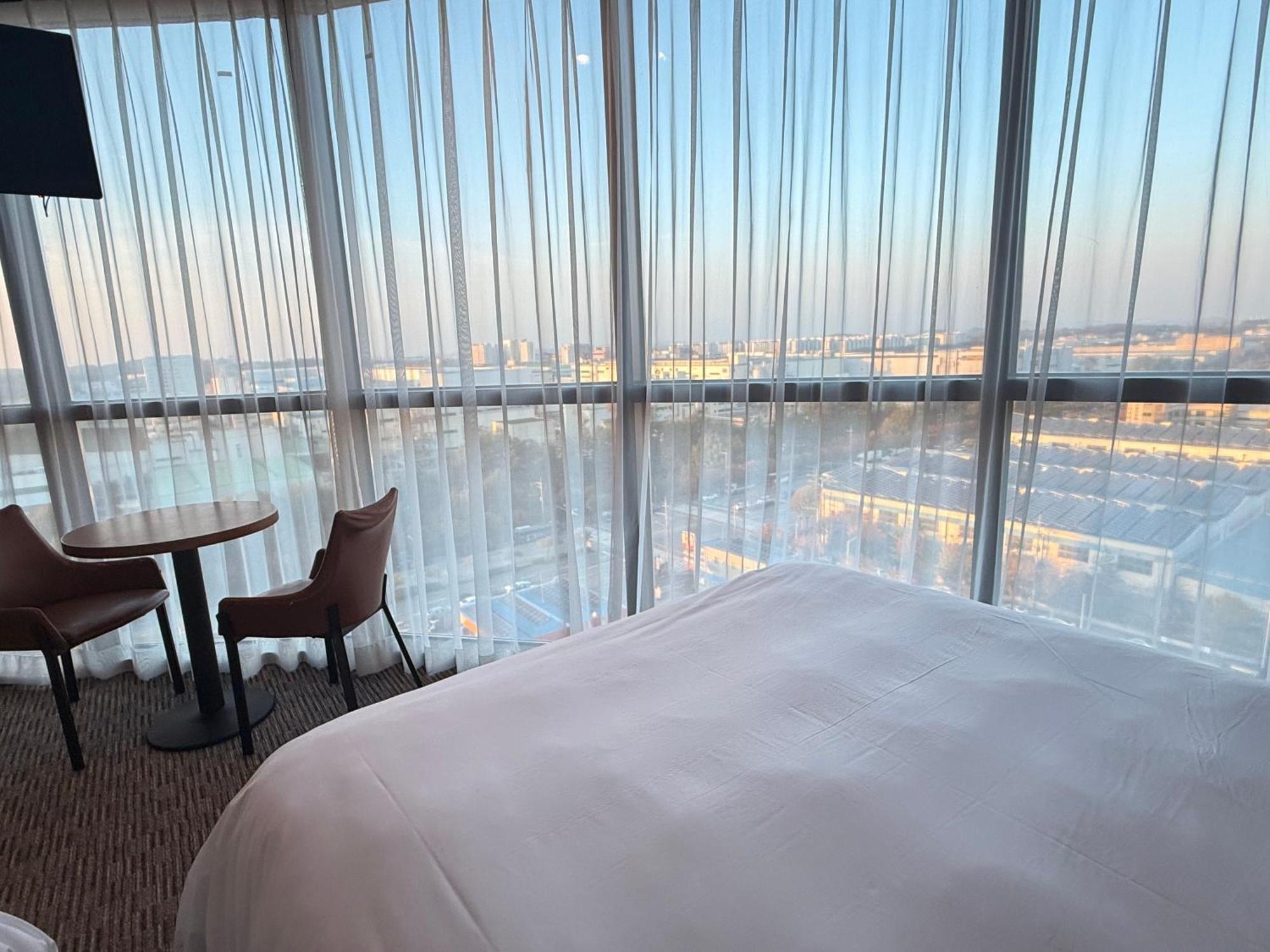 Golden Harbor Hotel Pyeongtaek Bagian luar foto