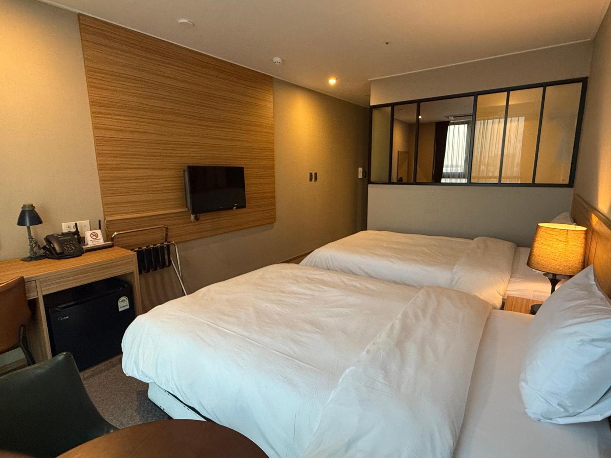 Golden Harbor Hotel Pyeongtaek Bagian luar foto