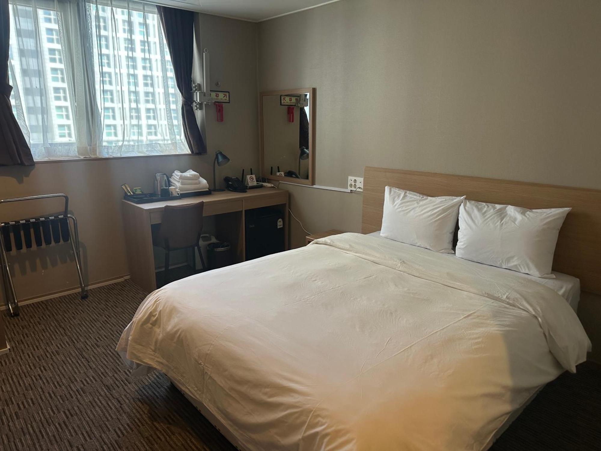 Golden Harbor Hotel Pyeongtaek Bagian luar foto