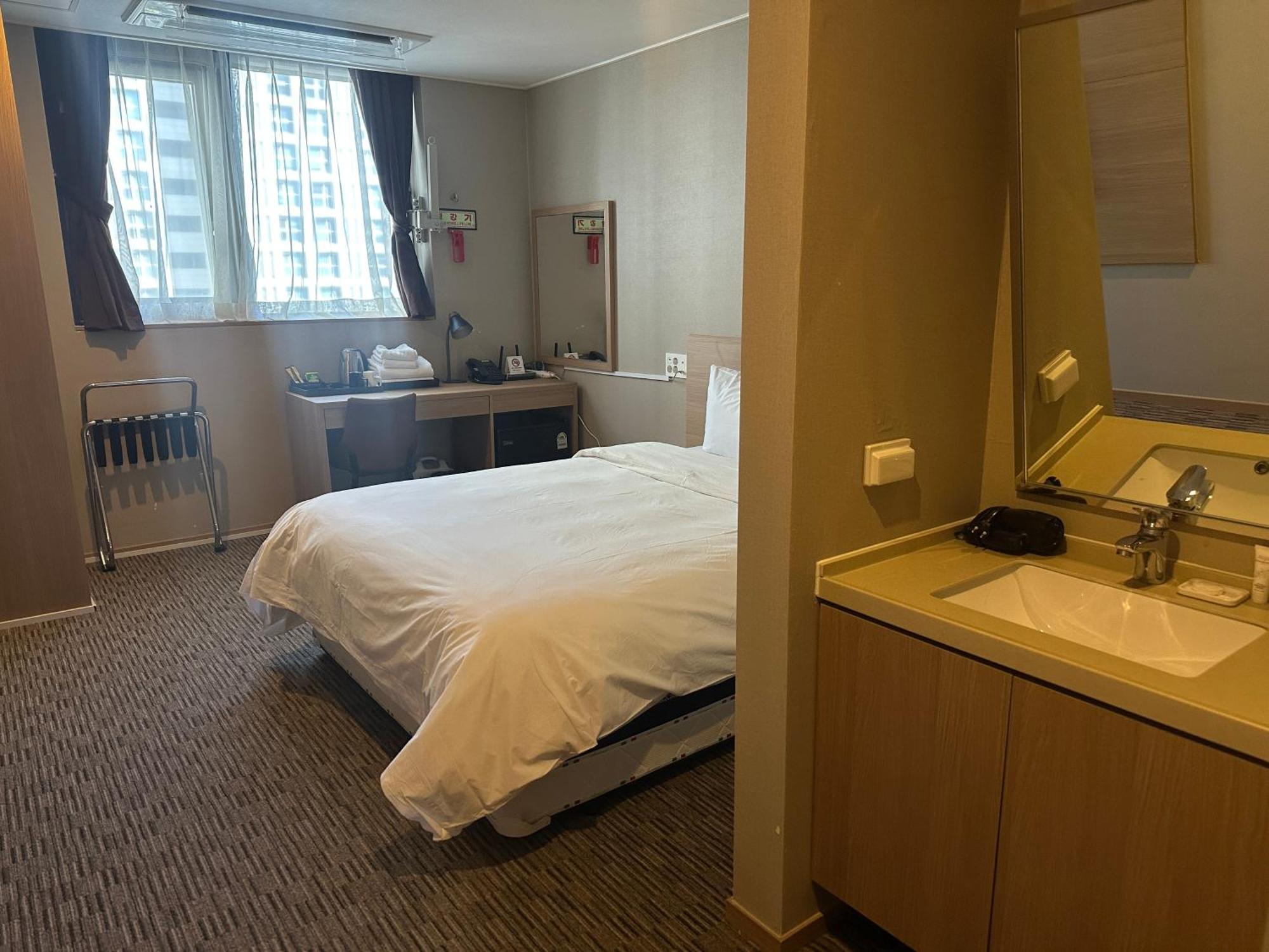 Golden Harbor Hotel Pyeongtaek Bagian luar foto